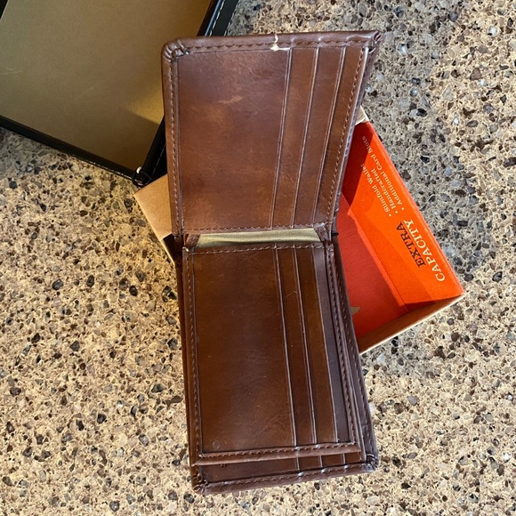 Dockers Brown Leather Wallet - Picture 4 of 4